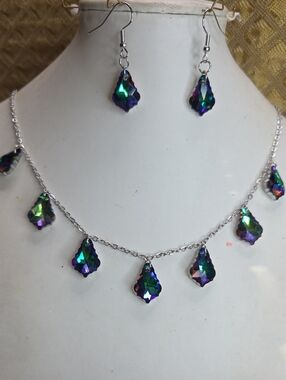 Iridiscent Teardrop Crystal Necklace & Earring Set - Peackock Mermaid